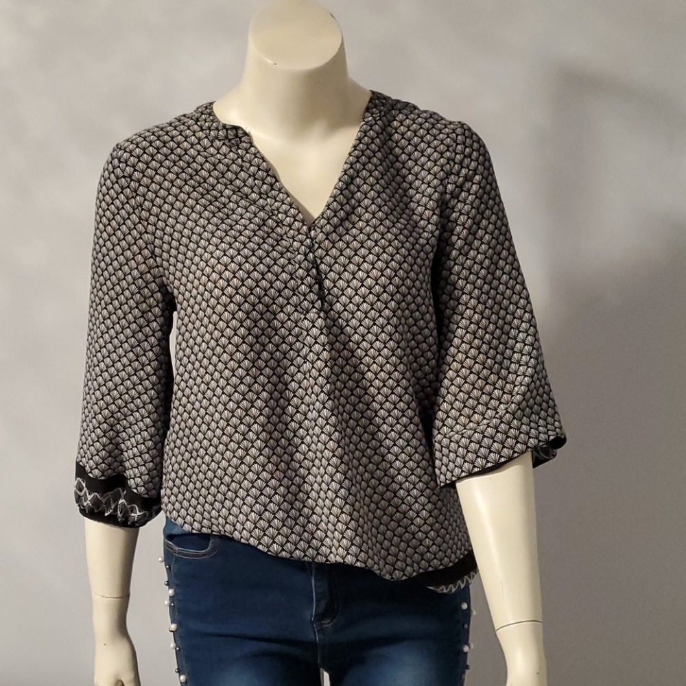 Blouse V neck three-quarter sleeves